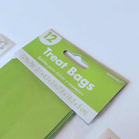 🆕 NEW 24 pcs Treat Bags Paper Bags, 12 sacs à surprise with Stickers - Picture 3 of 6